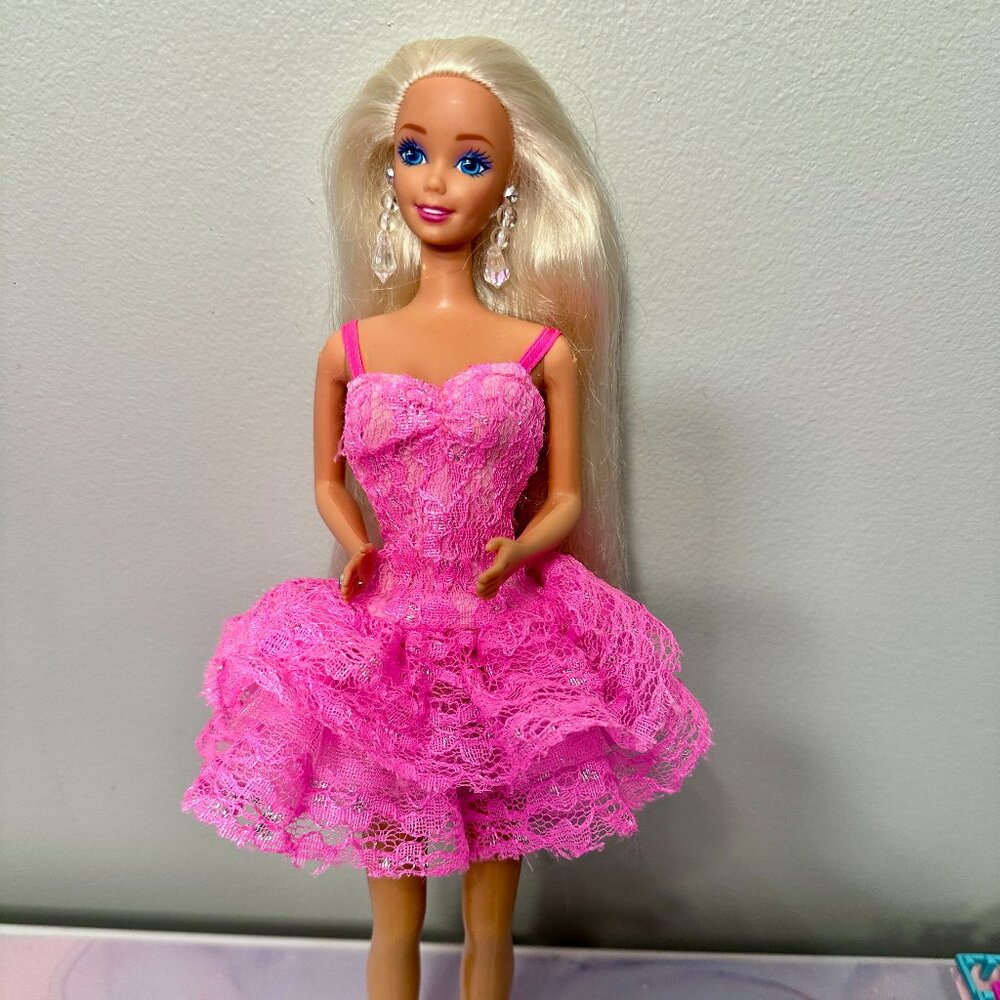 Vintage Barbie with 2 outfits